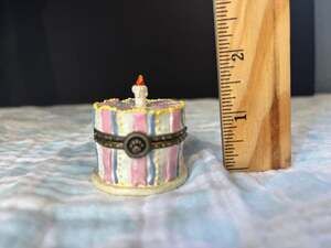 Boyds Bears Uncle Bean's Treasure Boxes Bailey's Birthday Cake with H.B. McNibbl